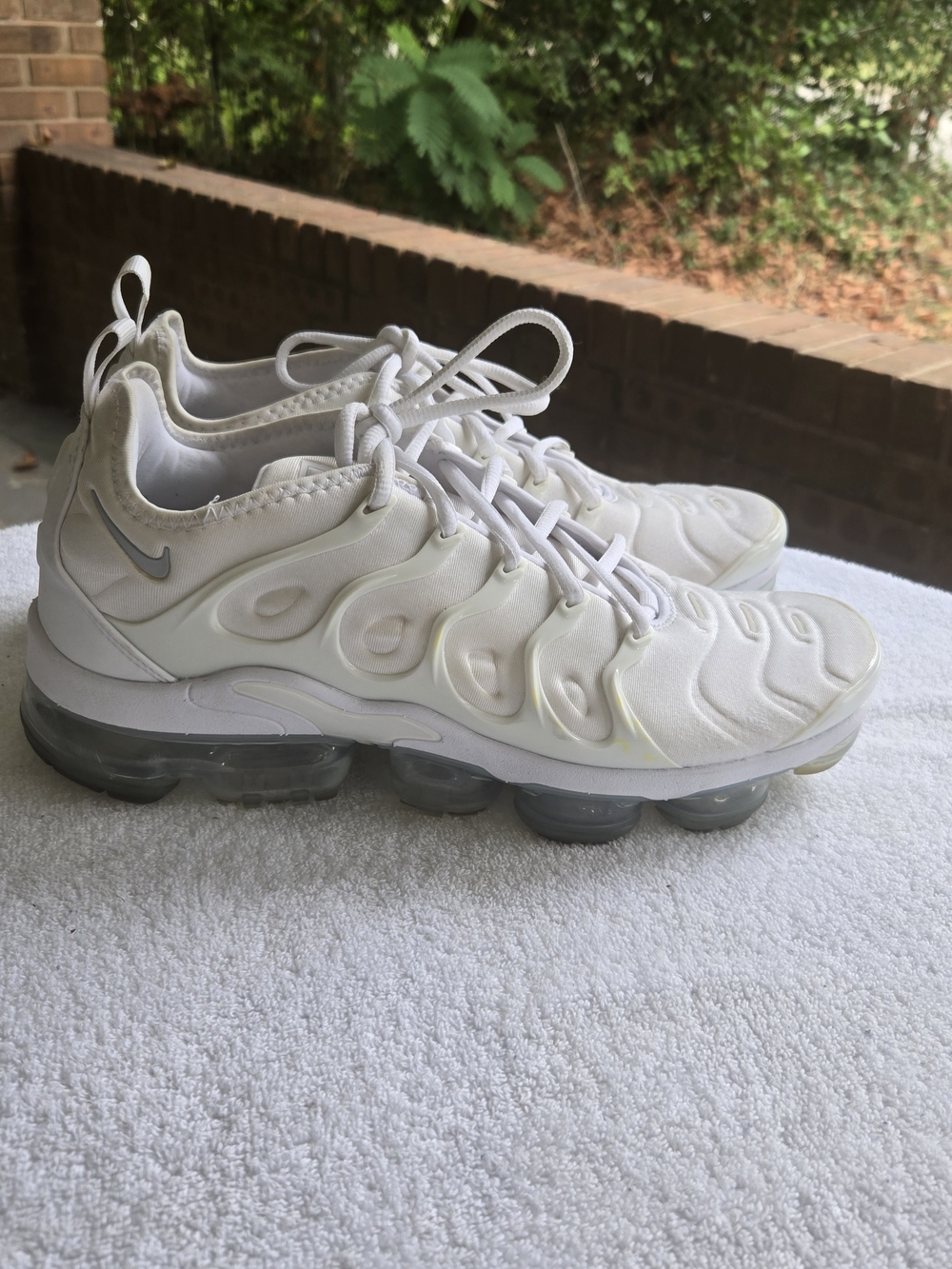Nike Mens White Air VaporMax Plus Casual Sneakers